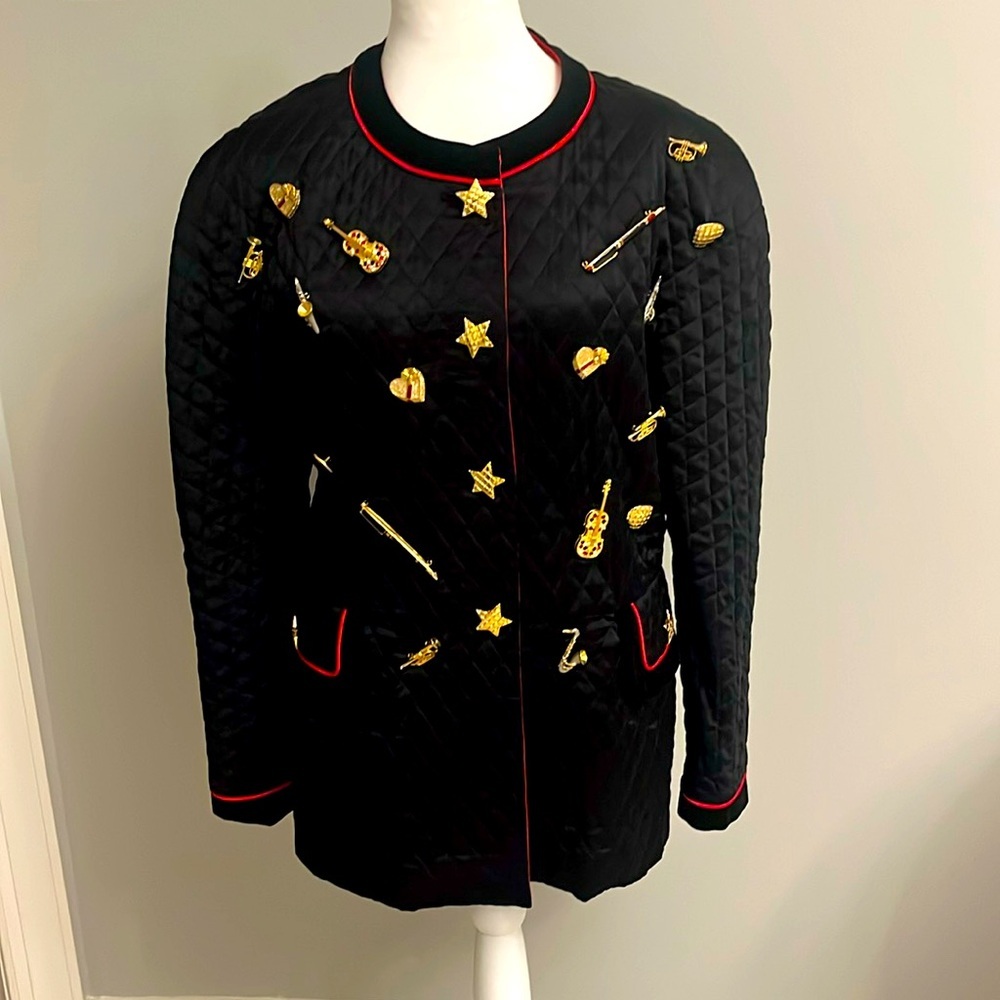 ESCADA VINTAGE 1990 black quilted silk‎ jacket. W/musical instruments pins